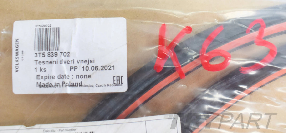 SKODA SUPERB II 3T5 RIGHT REAR DOOR SEAL NEW