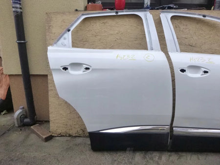 PEUGEOT 5008 16- Front Right Door Rear