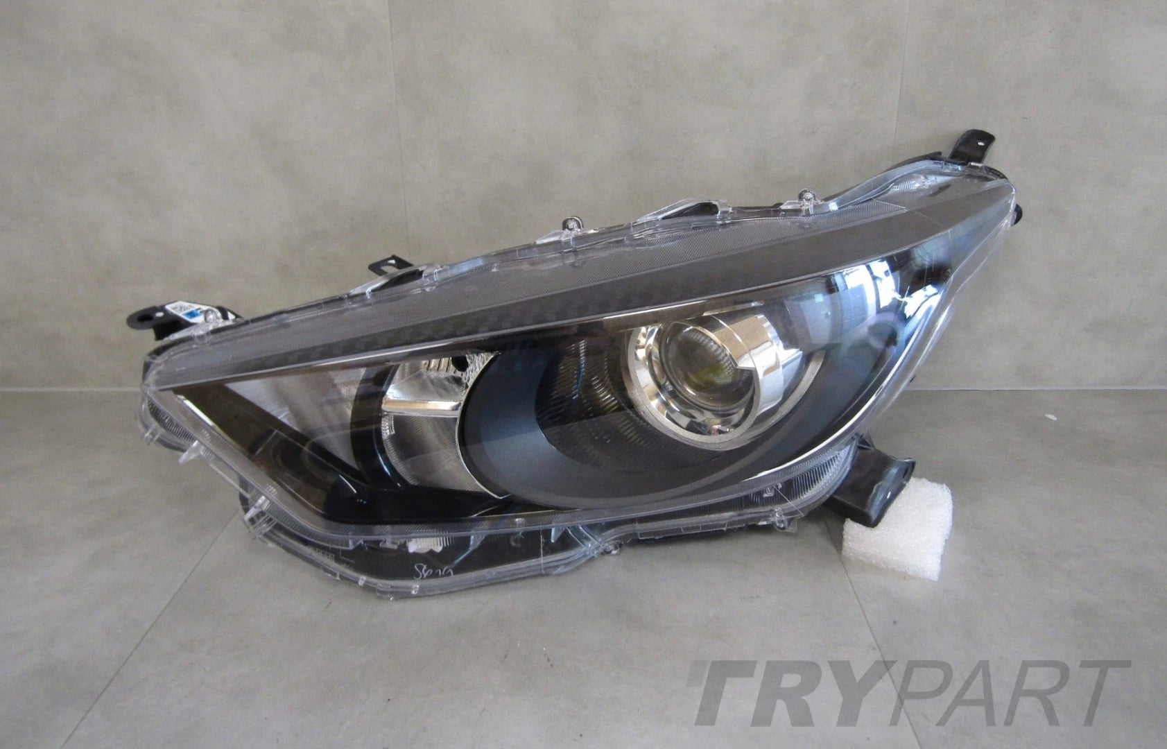 HEADLIGHT TOYOTA YARIS 4 IV STANDARD LENS 20- / MAZDA 2 22- LH