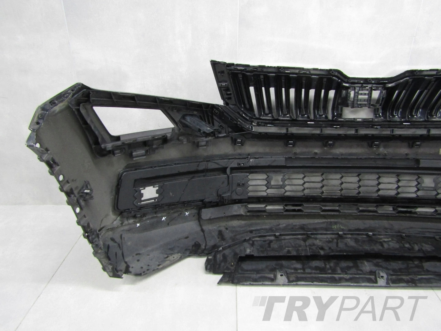 Front Bumper Skoda Kodiaq SCOUT 565 17-21 (+Floor)