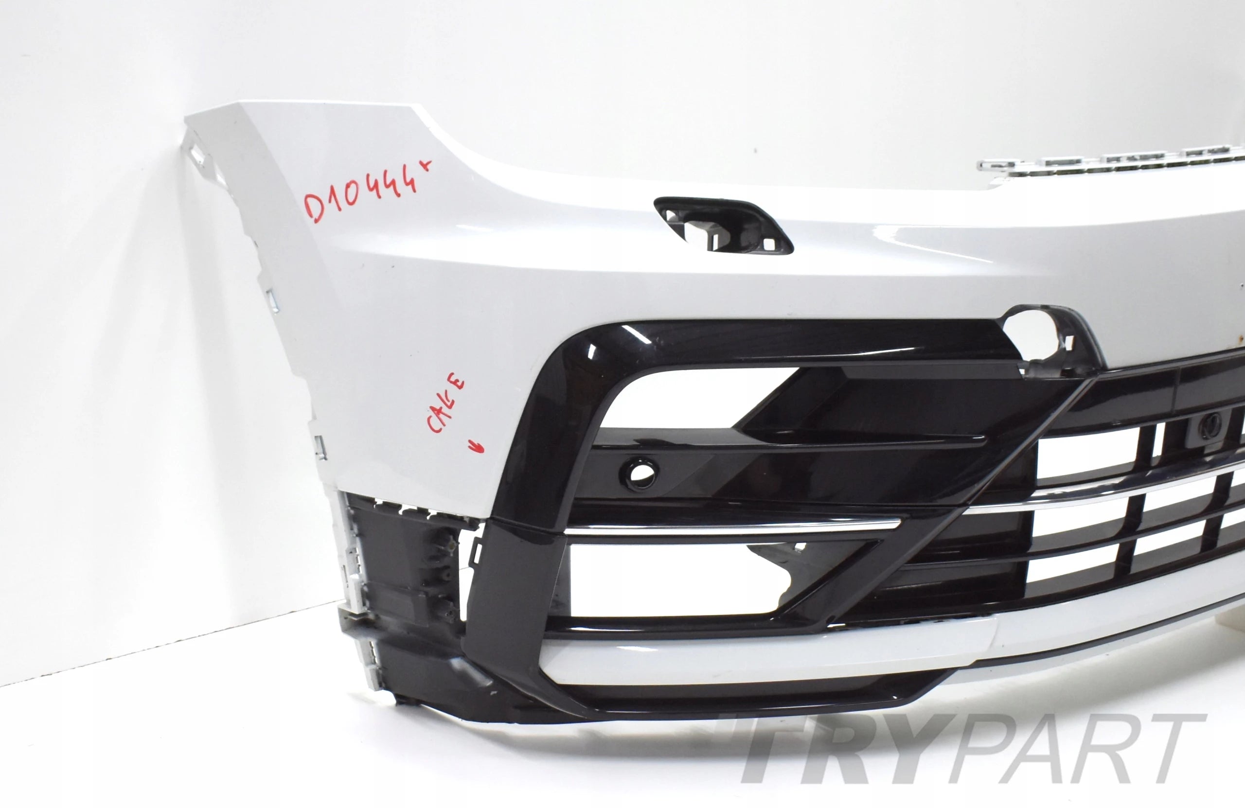 VW TIGUAN II 5NA R LINE FRONT BUMPER ORG + GRILLES