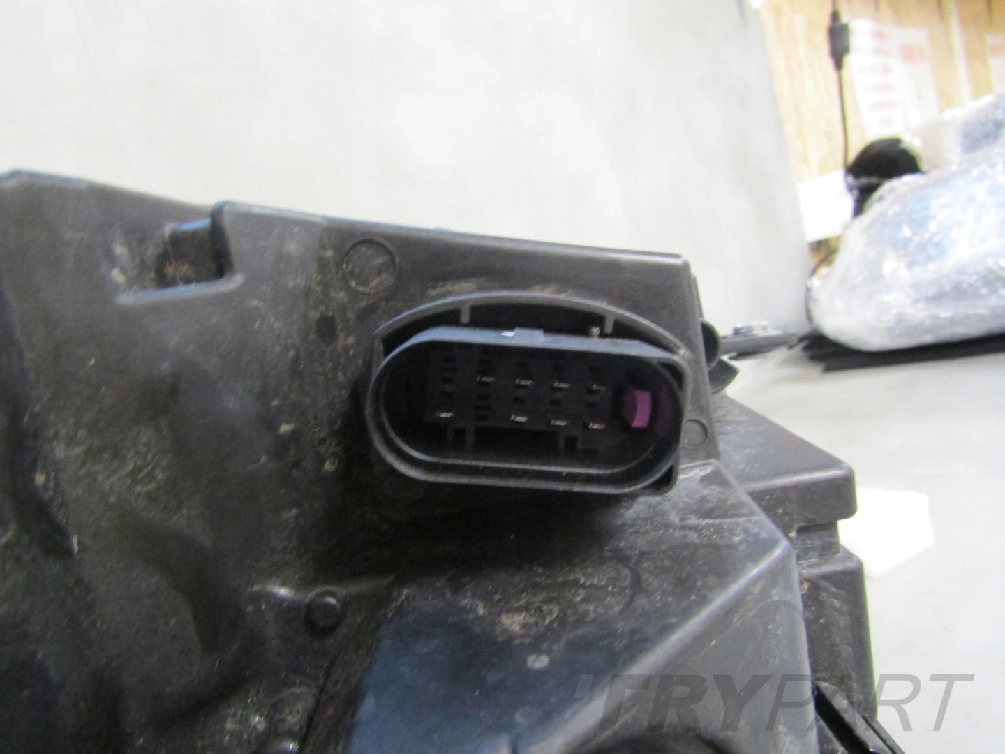HEADLIGHT VOLKSWAGEN CADDY 2K8 IV STANDARD 20- RIGHT 2K8941C06