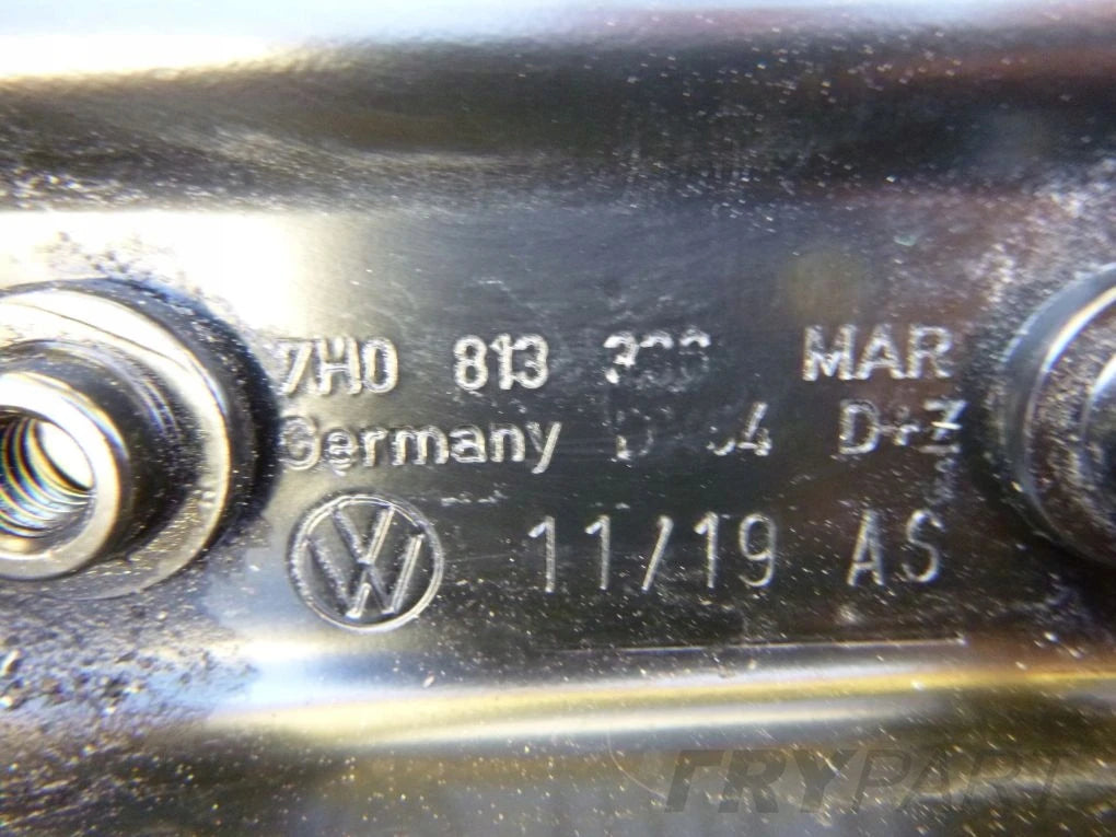 VW T5 7E0 T6 03- Right Rear Lamp Mount