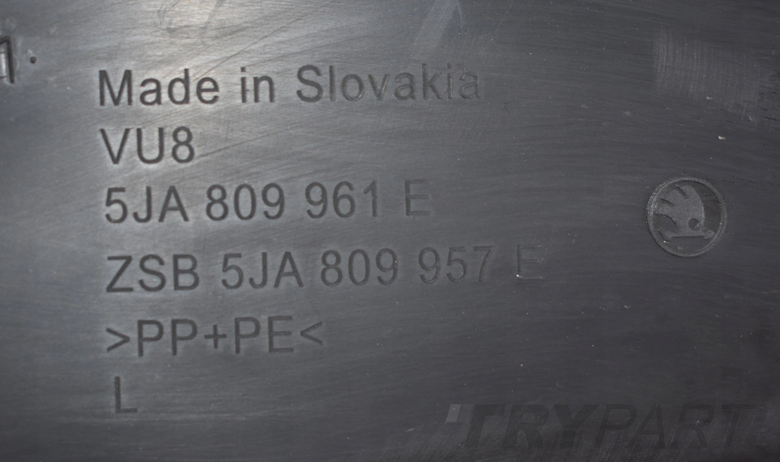 SKODA RAPID 5JA LEFT FRONT FENDER