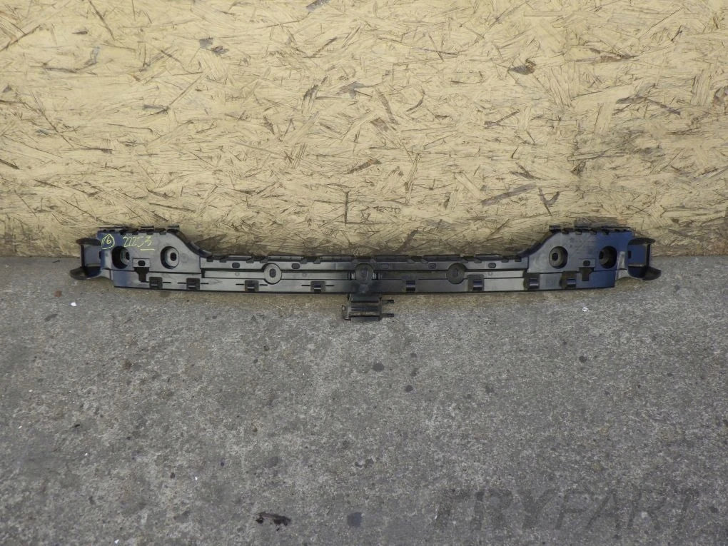 BMW 1 E82 E88 REAR CENTER BUMPER SLIDER