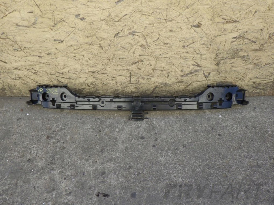 BMW 1 E82 E88 REAR CENTER BUMPER SLIDER