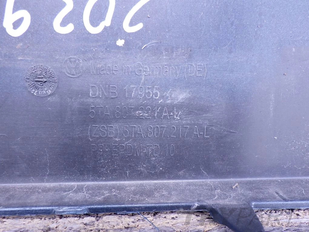 VW TOURAN 5TA 15- Front Bumper