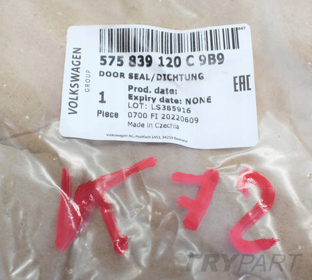SKODA KAROQ 575 RIGHT REAR DOOR SILL SEAL