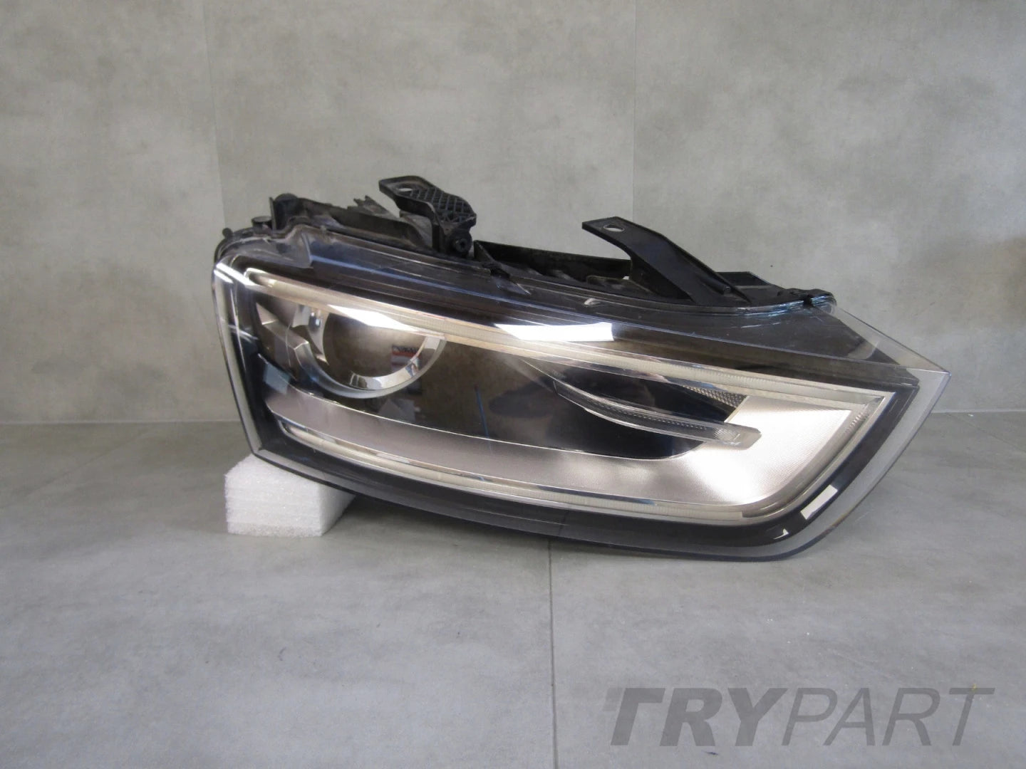 AUDI Q3 8U0 HEADLIGHT XENON NON-ROTATING 11-14 RH 8U0941004H