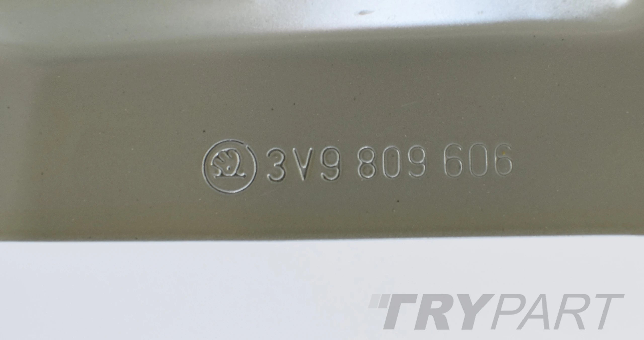 SUPERB III 3V RIGHT SILL PANEL COVER FRAME ORG NEW