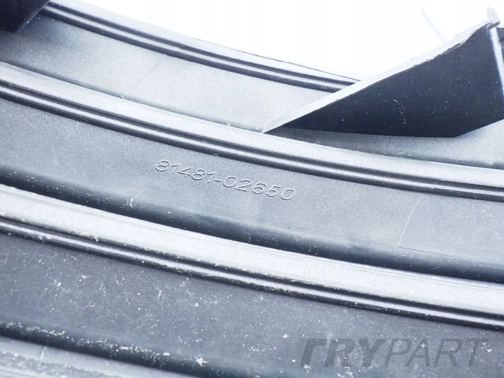 TOYOTA COROLLA E16 LIFT 16- Front bumper grille right