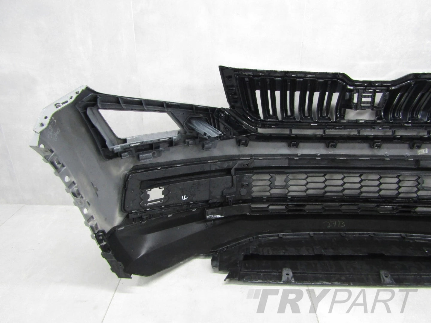 Front Bumper Skoda Kodiaq SCOUT 565 17-21 (+Floor)
