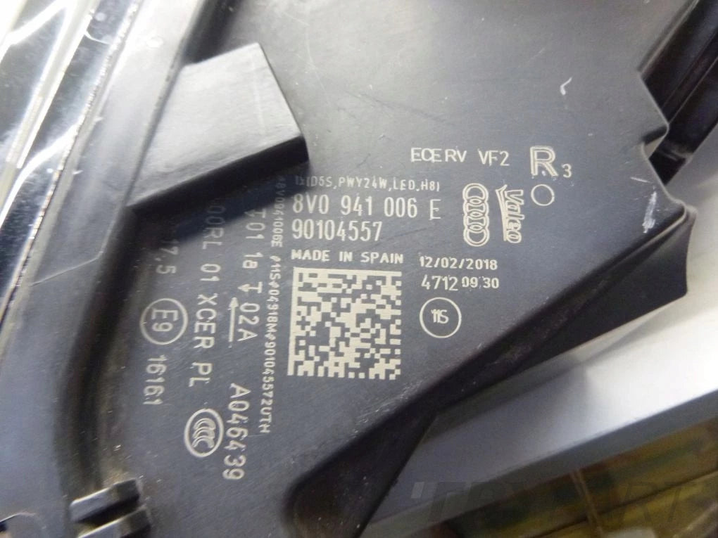 AUDI A3 8V0 8V LIFT XENON LED 16- Right