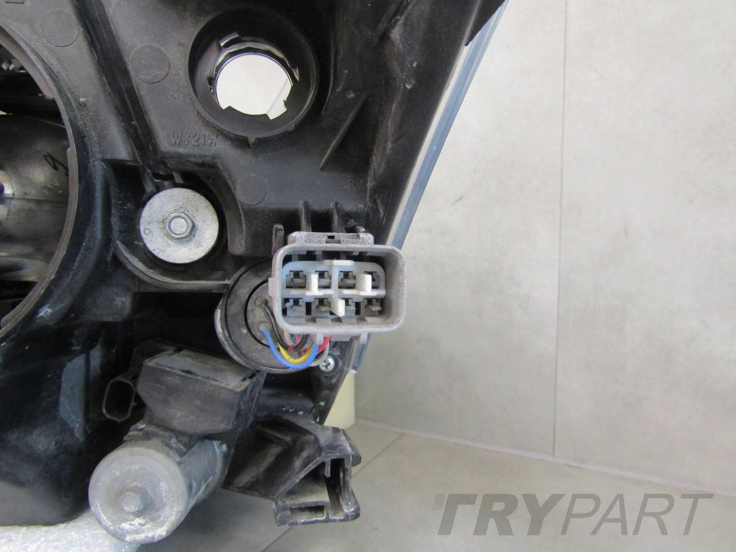 HEADLIGHT TOYOTA AVENSIS T27 LIFT 11-15 XENON SWIVEL RH 10000-17687