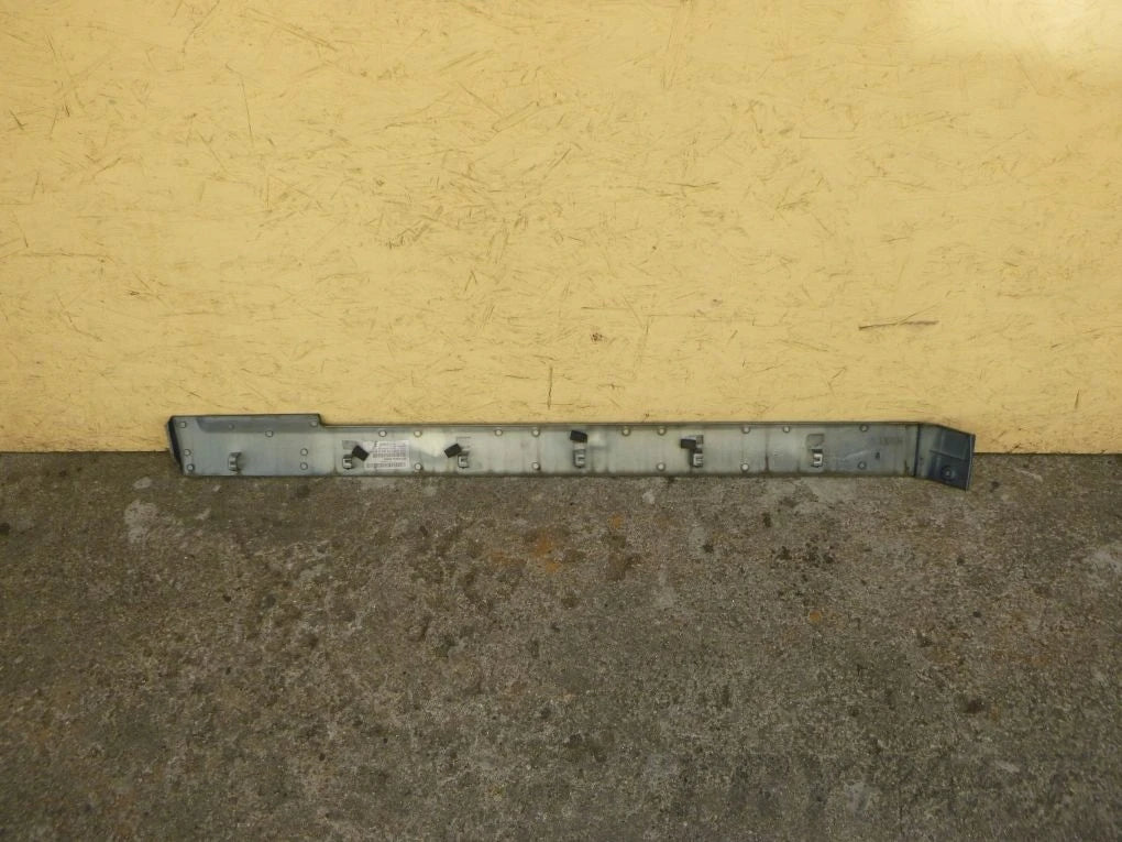 MERCEDES VITO VIANO 639 fender trim right rear