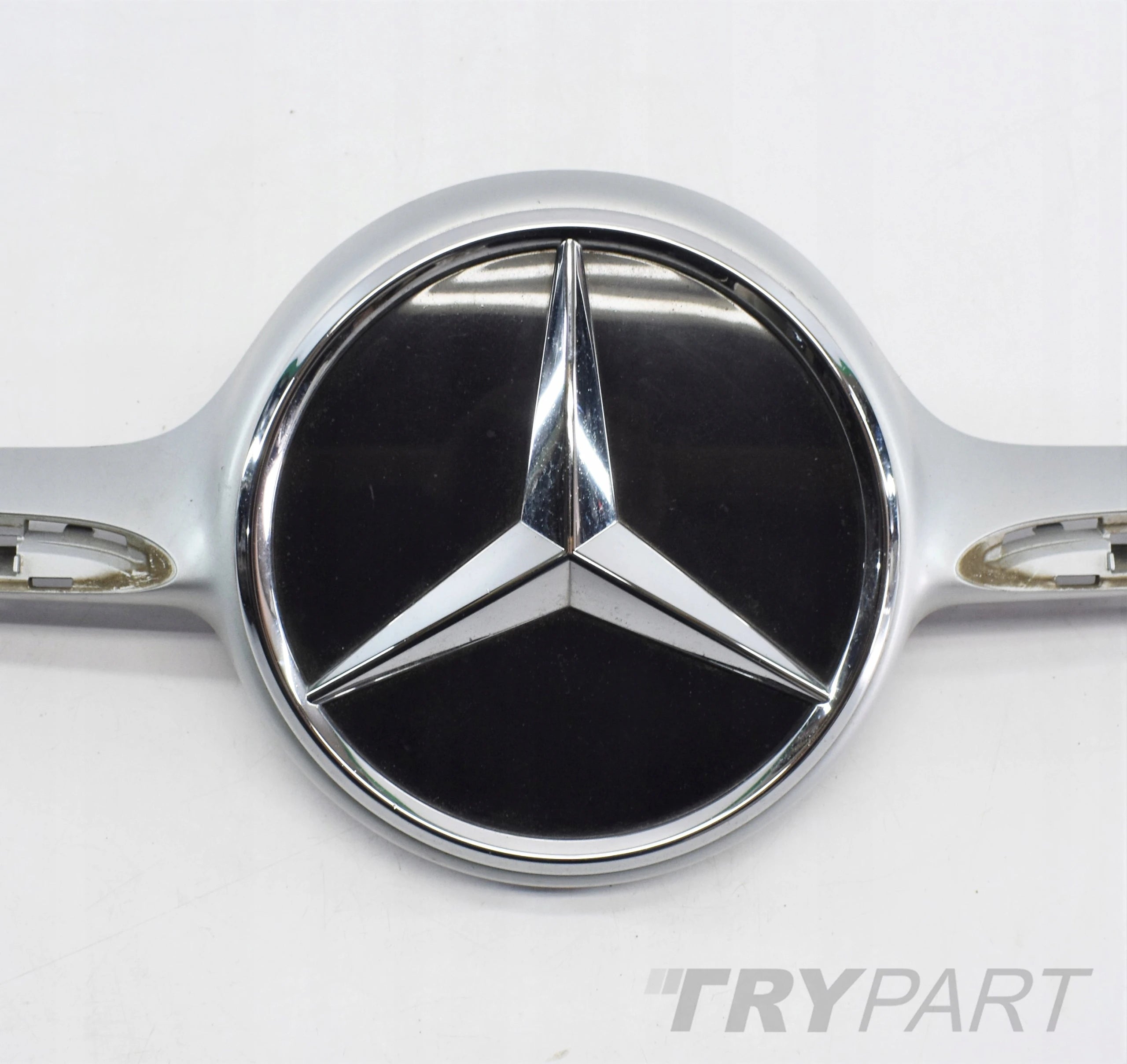 A CLASS W117 RADIATOR GRILLE EMBLEM CHROME BUMPER