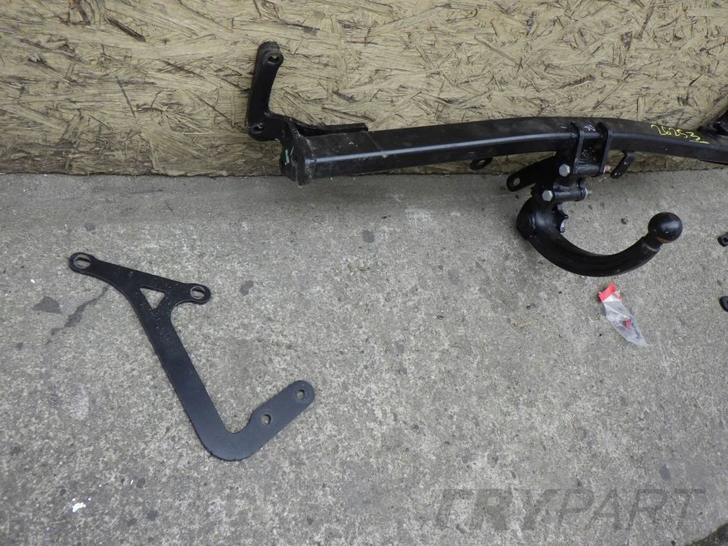 PEUGEOT 5008 II P87 16- tow hitch