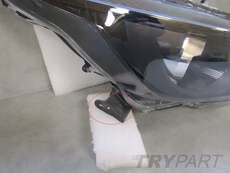TOYOTA YARIS 4 IV HEADLIGHT STANDARD LENS 20- / MAZDA 2 22- RH