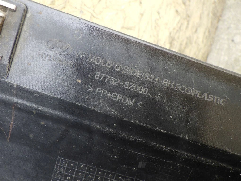 HYUNDAI I40 KOMBI 2012- door sill trim right