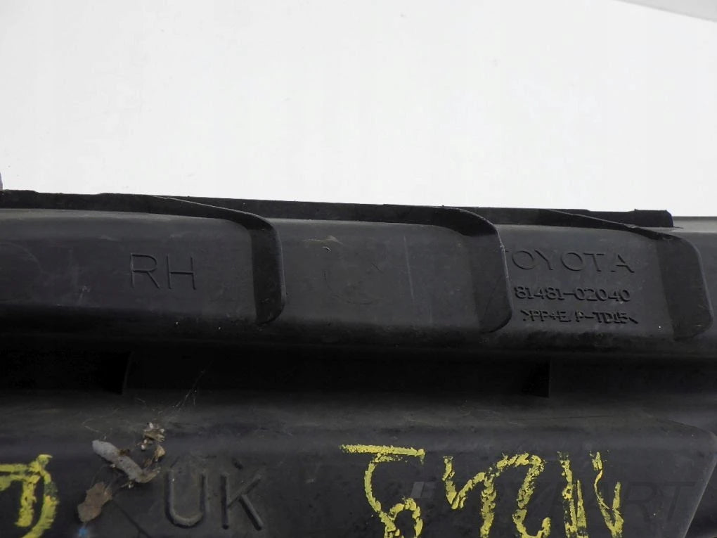 TOYOTA AURIS 06- front bumper grille right