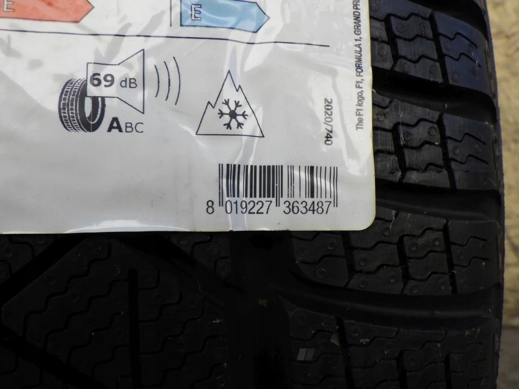 PIRELLI SOTTOZERO 3 235 45 R18 94V winter tire