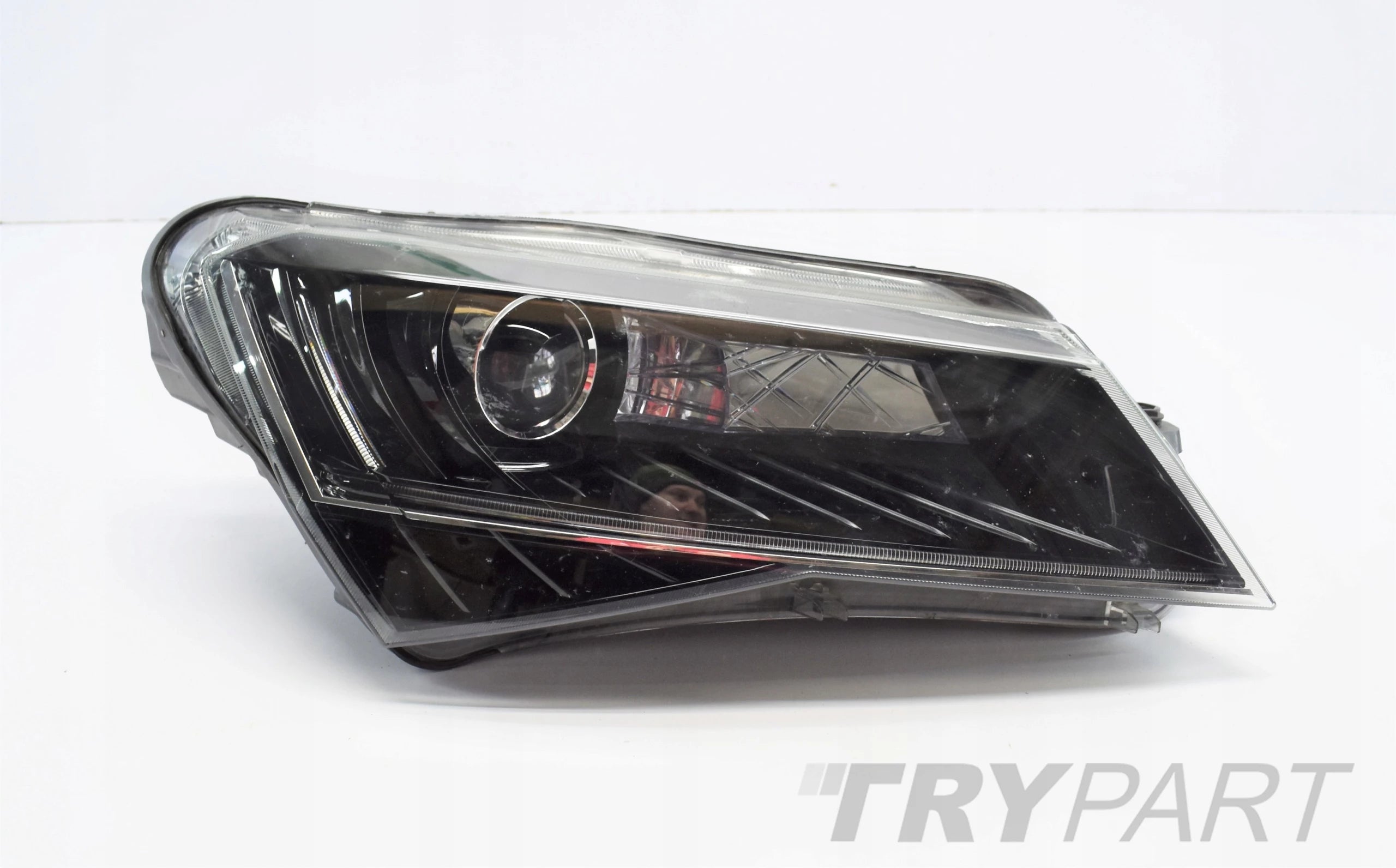 SUPERB III 3V HEADLIGHT RIGHT FRONT EU ORG