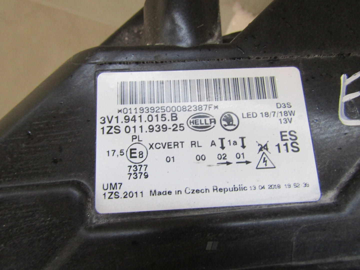 SKODA SUPERB 3 III 3V1 XENON CORNERING HEADLIGHT 15-19 LH 3V1941015B