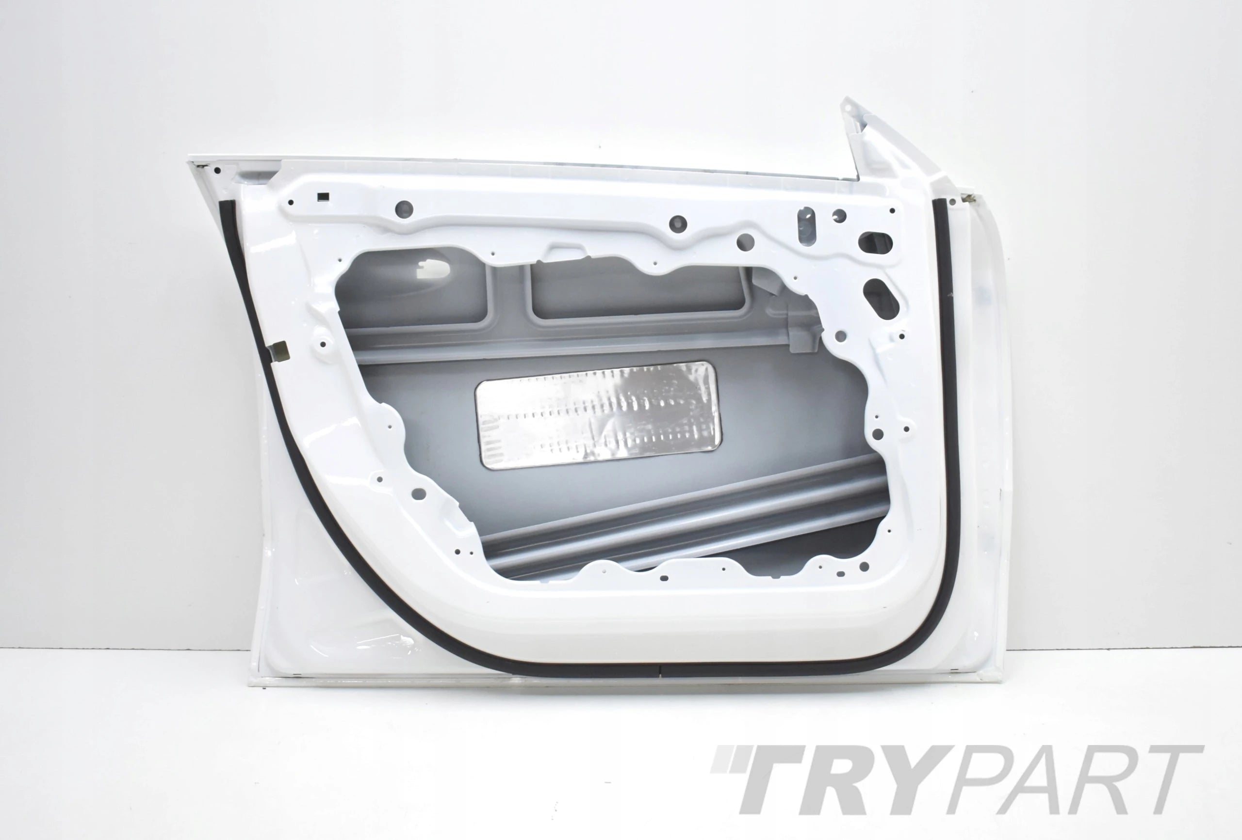 MERCEDES CLA W118 LEFT FRONT DOOR ORG