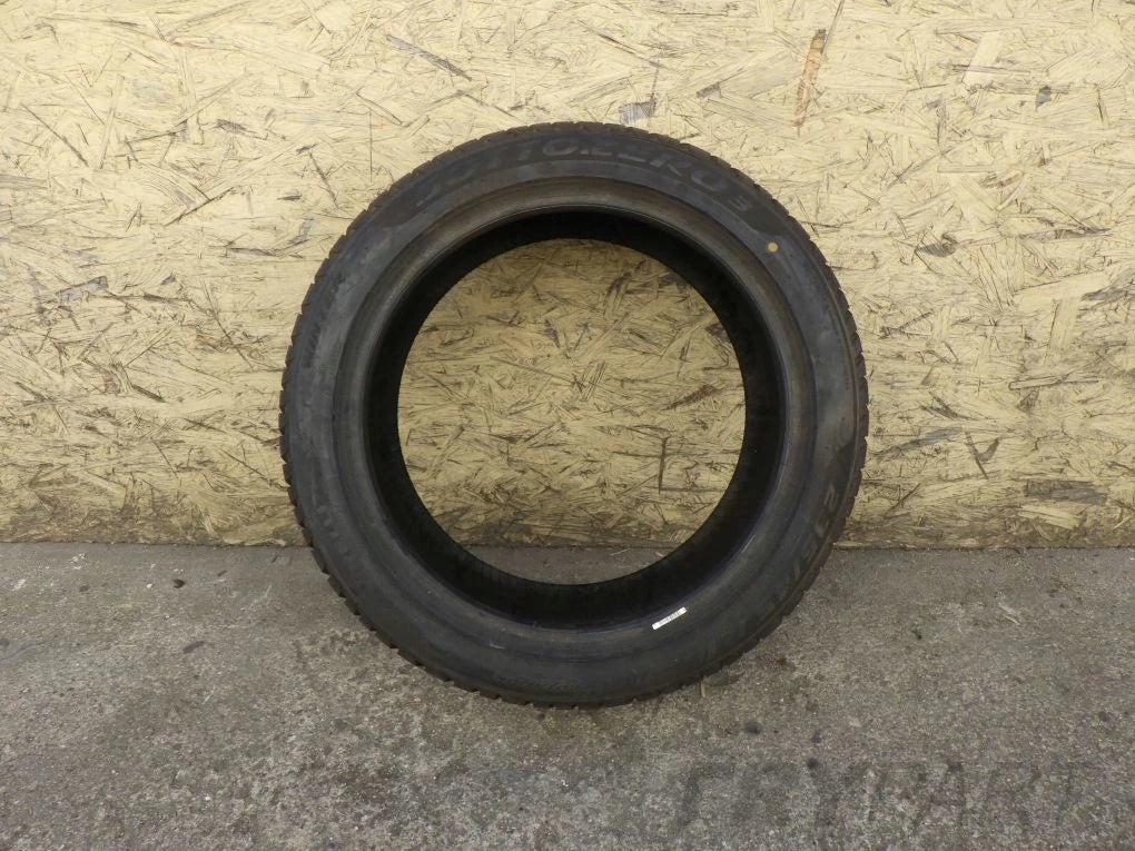 PIRELLI SOTTOZERO 3 235 45 R18 94V winter tire