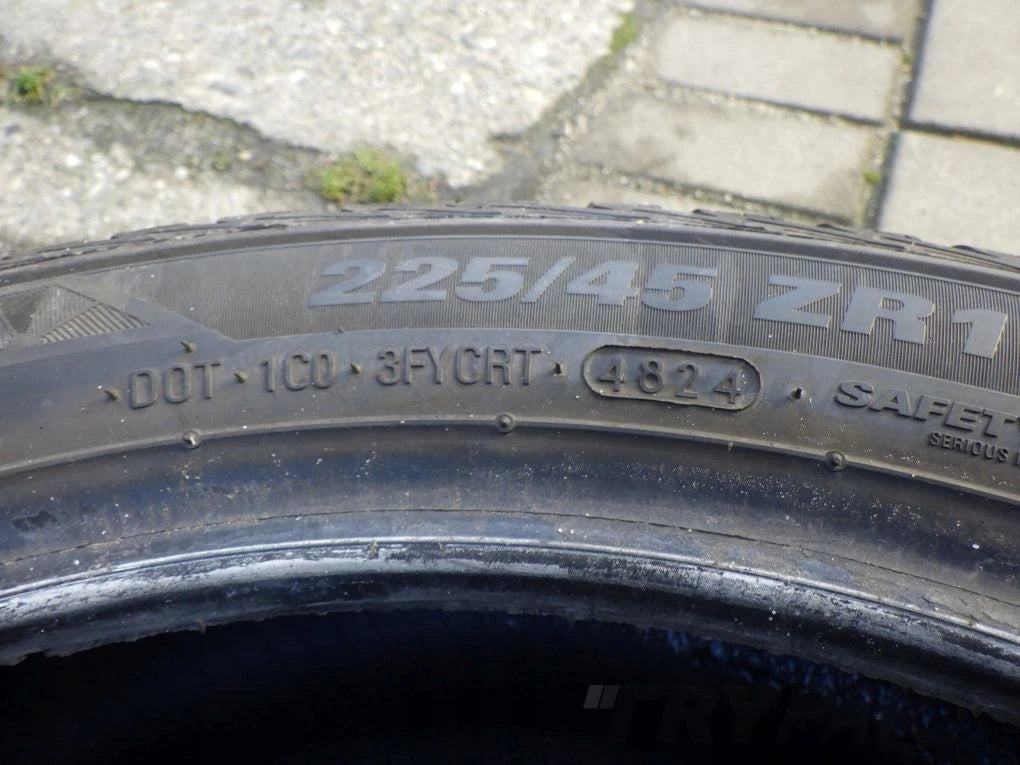 KUMHO SOLUS 4S HA32 225 45 R19 All-Season Tire