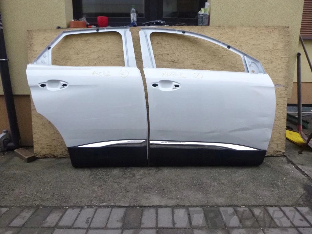 PEUGEOT 5008 16- Front Right Door Rear