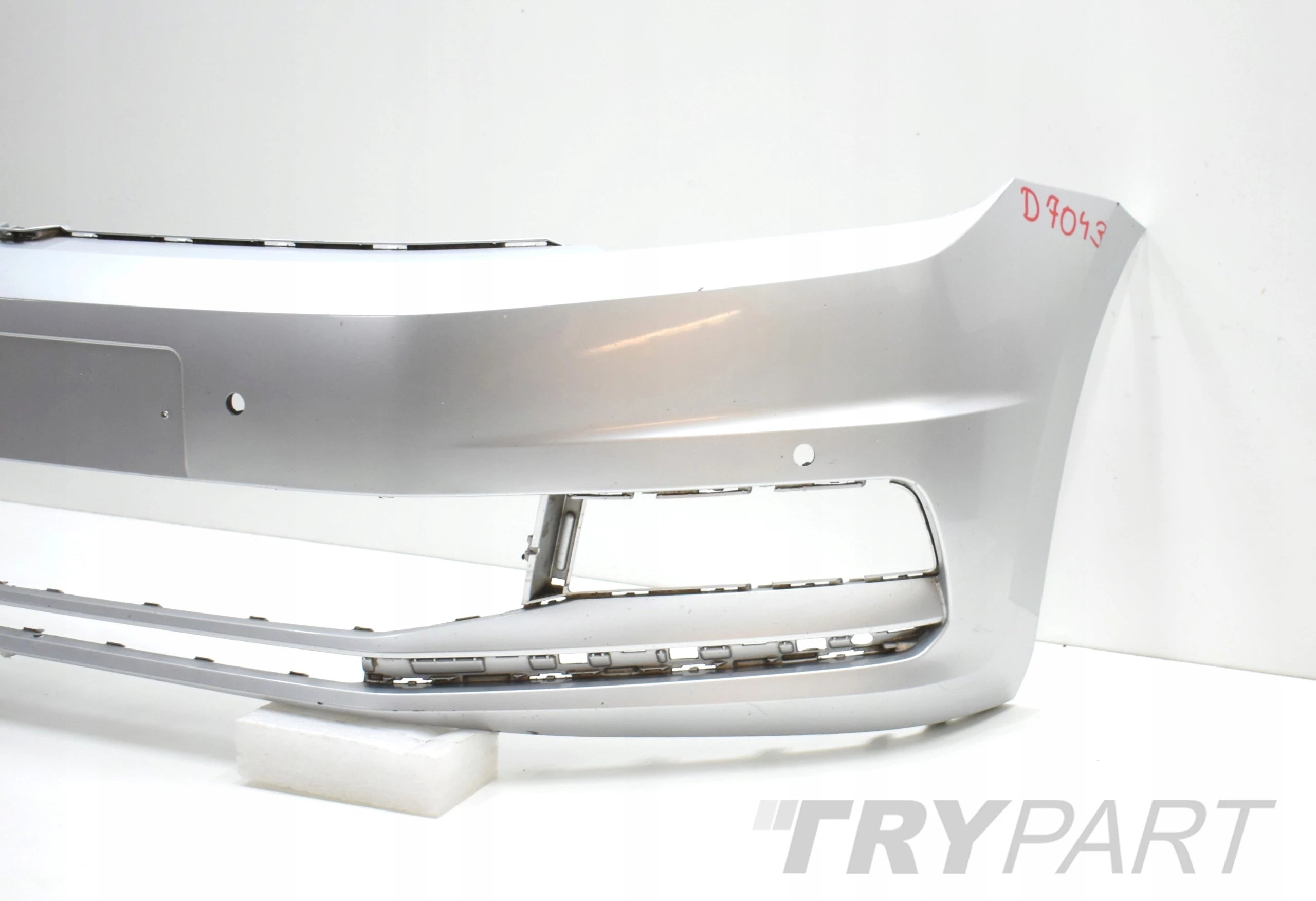 VW TOURAN III 5TA FRONT BUMPER ORG