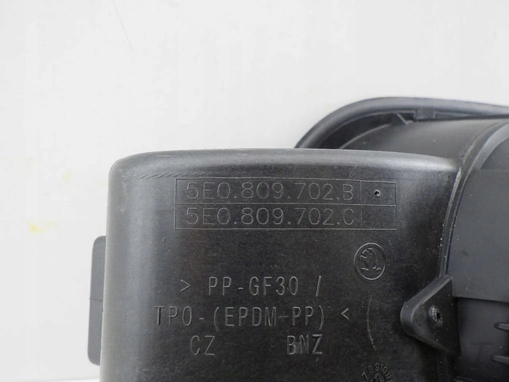 SKODA OCTAVIA III 3 5E 5E0809702B Fuel Filler Flap