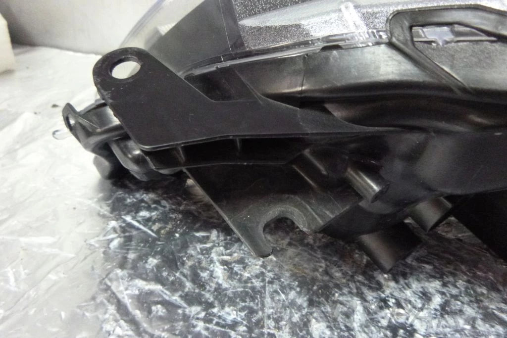 TOYOTA YARIS III LIFT 13- Right Headlight
