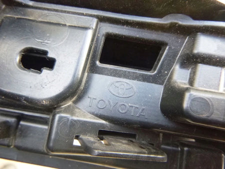 TOYOTA COROLLA E21 SEDAN 18- Grille Trap