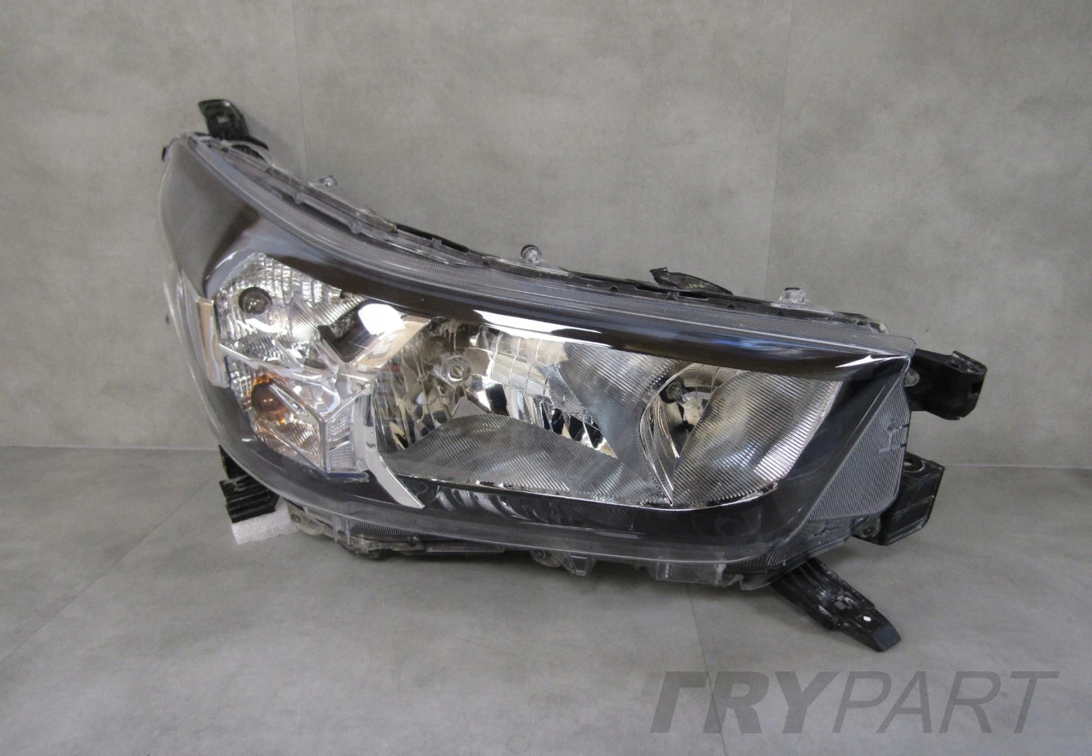 FRONT LAMP TOYOTA HILUX 8 VIII LIFT STANDARD 20- RH