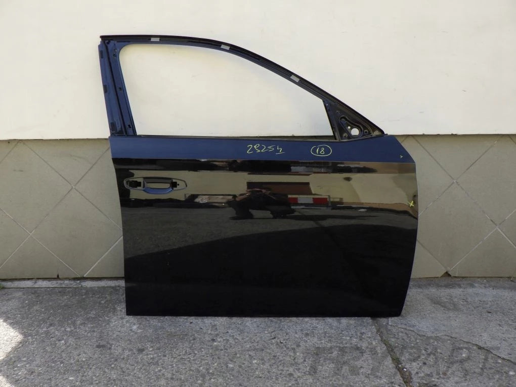 SKODA KAMIQ 658 Front Right Door