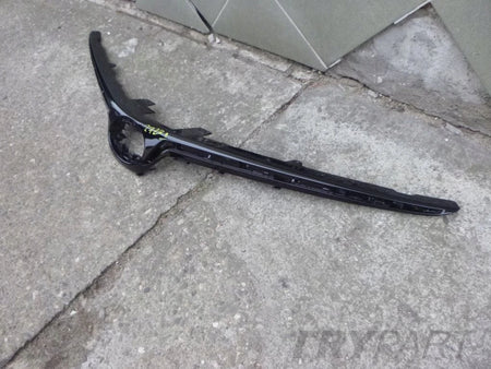 TOYOTA COROLLA E21 SEDAN 18- Grille Trap