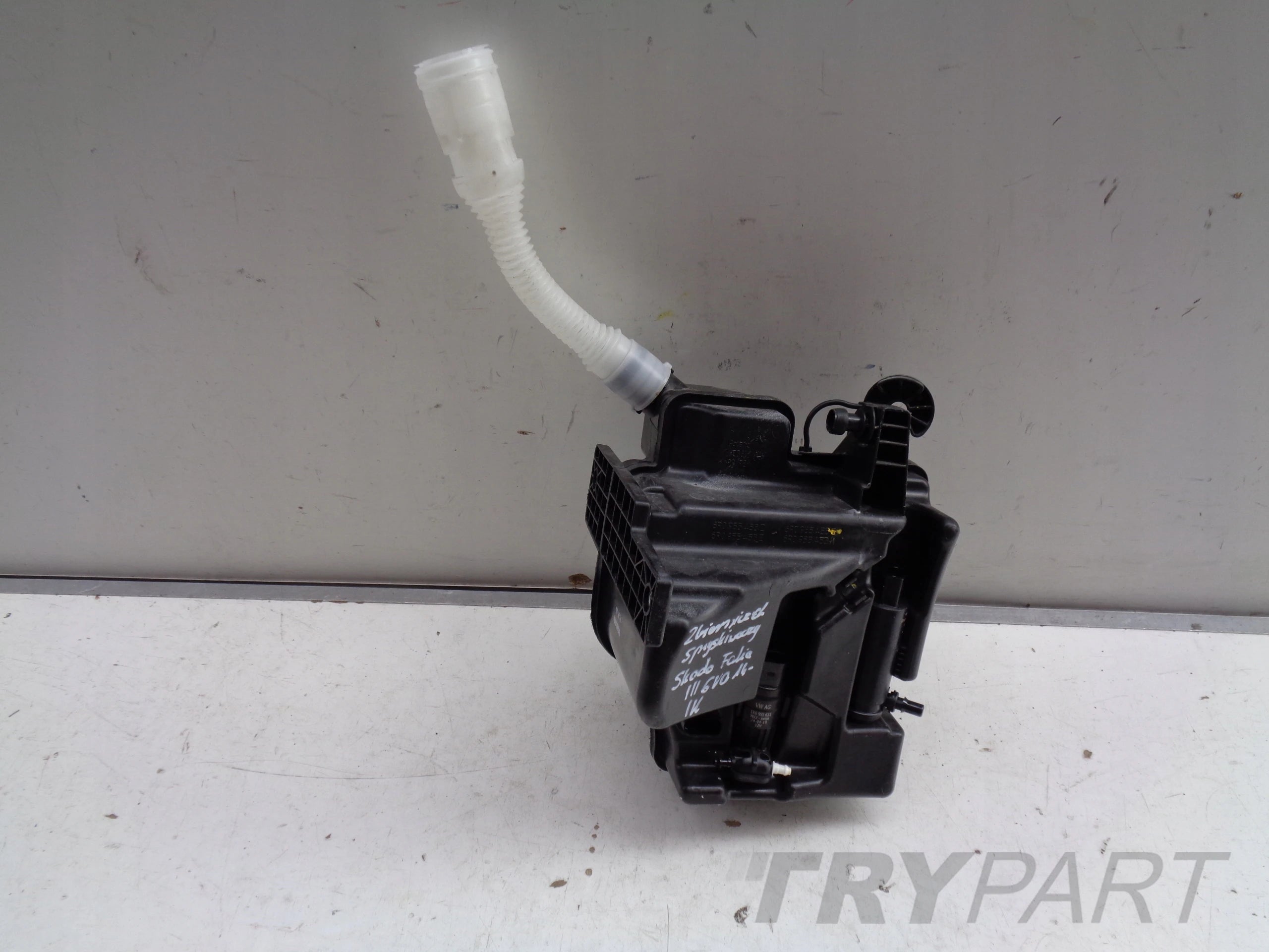WINDSHIELD WASHER FLUID RESERVOIR FOR SKODA FABIA III 6V0 14-
